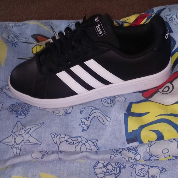 Adidas - Picture 2 of 3